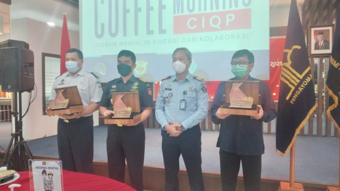 Kepala Kantor Imigrasi Batam, Kepala Bea Cukai Batam, dan Kepala KSOP Batam saat silaturahmi coffee morning, (Senin 01/11/2021) Foto/Non.