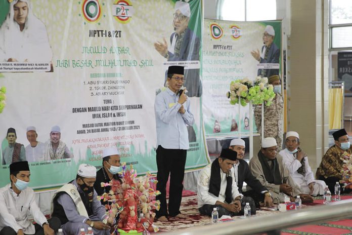 Wakil Wali Kota Batam, Amsakar Achmad saat menghadiri Peringatan Maulid Nabi di Villa Pesona Asri Masjid An Nur, Batam, Sabtu (30/10/2021) (Foto: Humas)