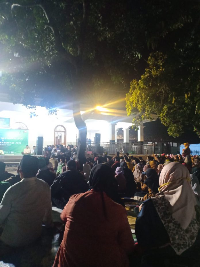 Acara Maulid Nabi di depan Masjid Al-khidmah, Desa Kedak, Minggu (31/10/2021) Foto : Solihudin Yunus