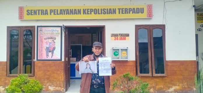 Sejarah Pandia, Orang Tua Jeyen Br Sembiring saat melaporkan Orang Hilang Ke Satuan Polres Tanah Karo. (2/11/2021)Foto: Nico Ginting/Mimbarpublik.com