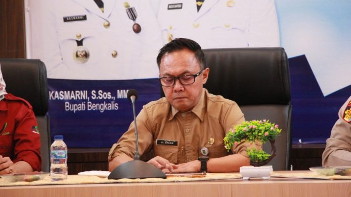 Kepala Dinas Kesehatan Kabupaten Bengkalis, dr.Ersan Saputra, TH saat memimpin rapat di aula rapat Dinas Kesehatan, Selasa (1/11/2022) Foto: Humas